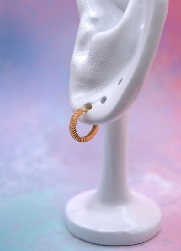 Diamond Cut Huggie Øredobber